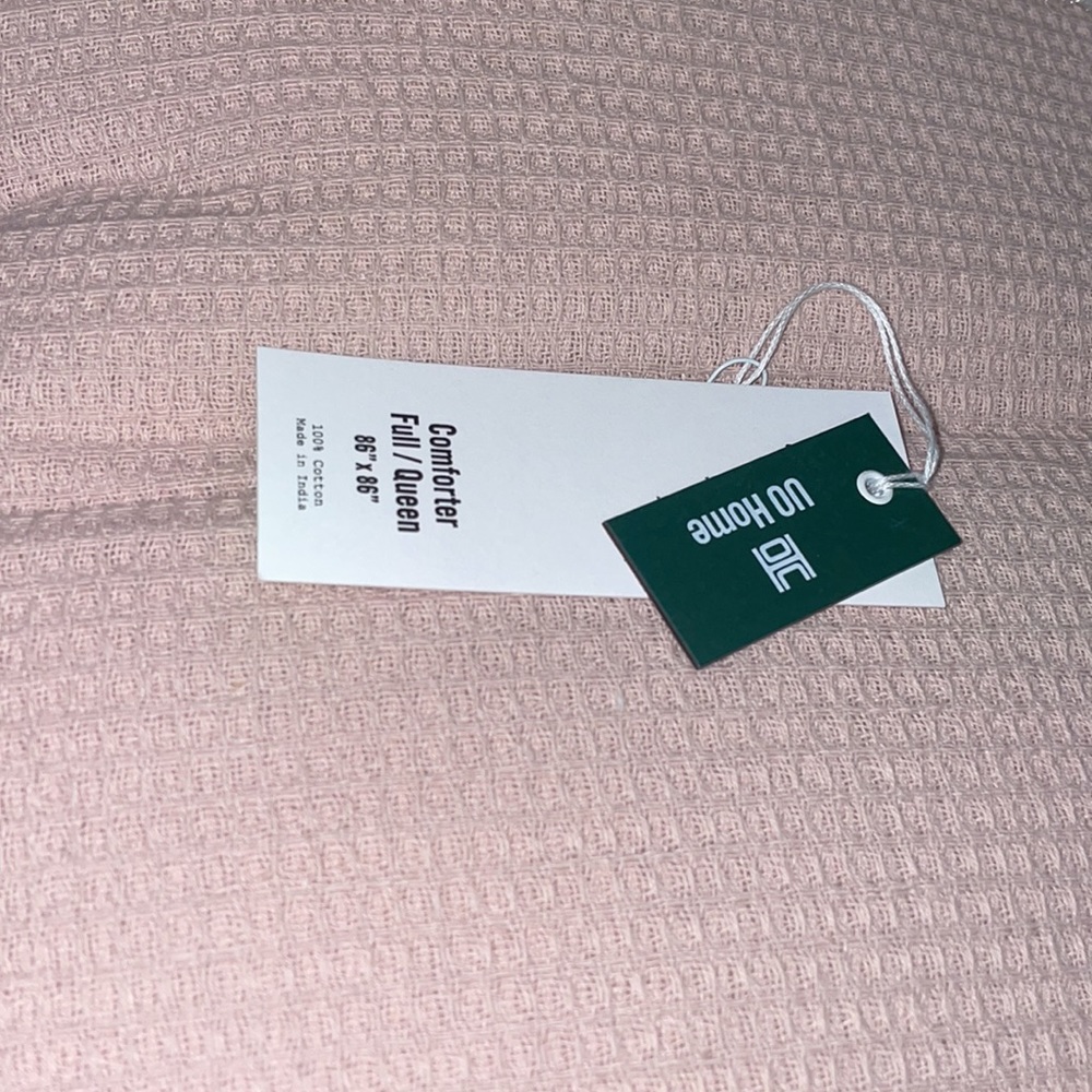 Urban Outfitters Waffle Queen Pink Comfy Cozy Thick Beautiful Comforter - Picture 6 of 6